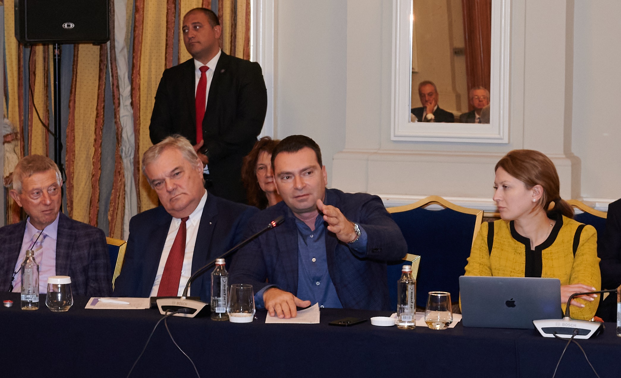 Калоян Паргов: Поколенческите проблеми в ЕС може да доведат до „изгасване“ на европейската цивилизация